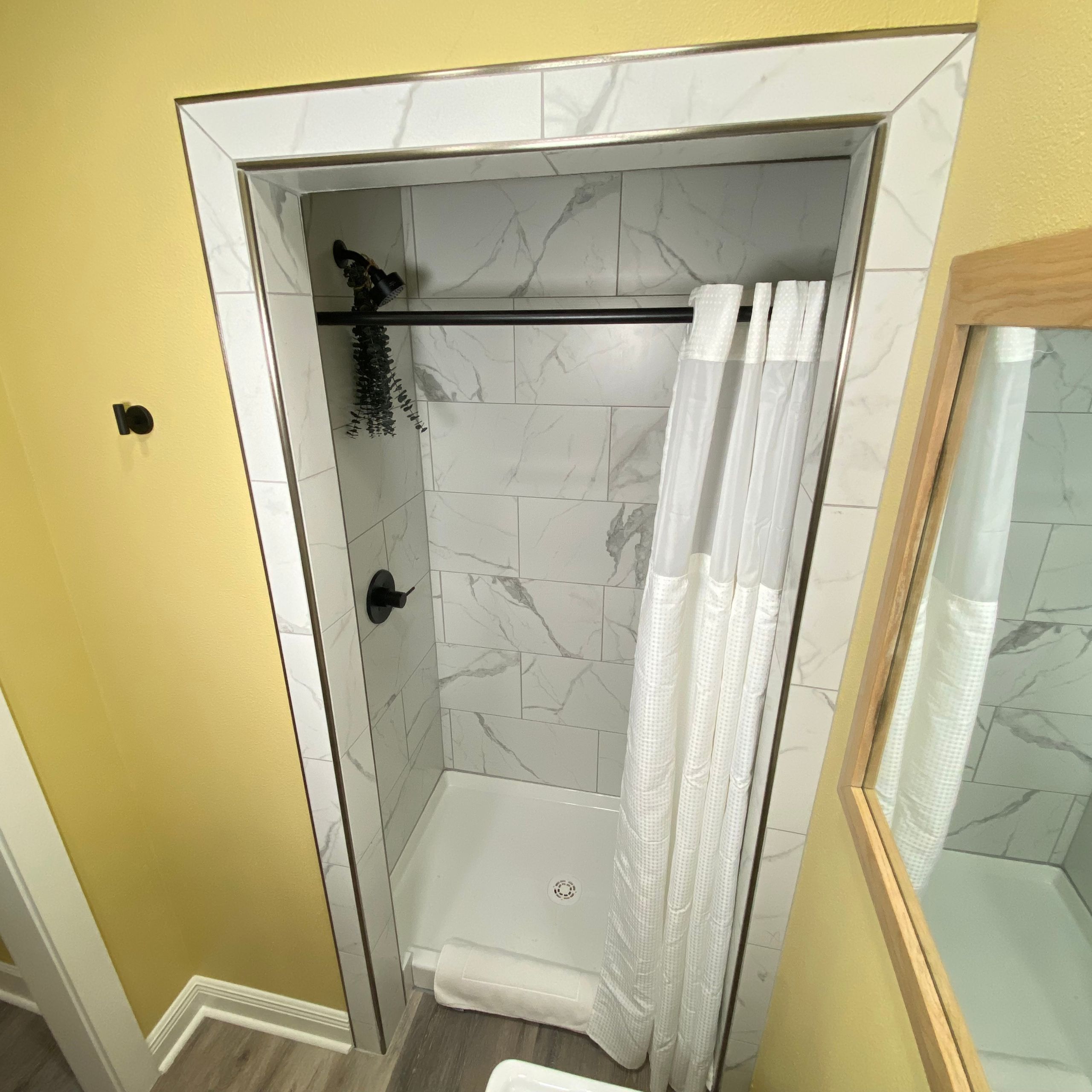 Bathroom Hemingway 3